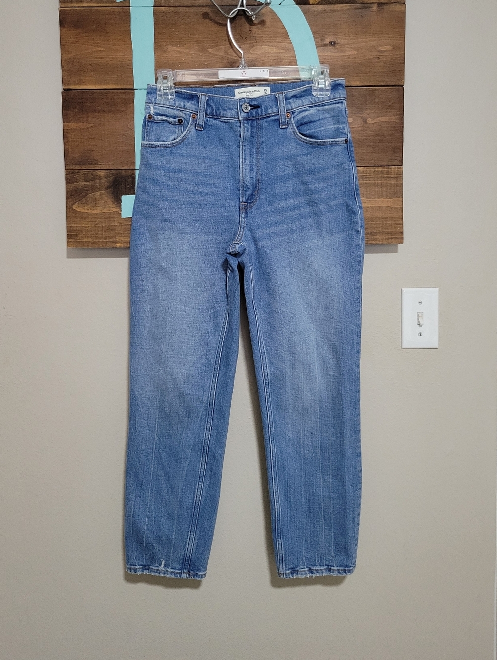 Abercrombie And Fitch Light Blue The Mom High Rise Straight-Leg Jeans Size 25